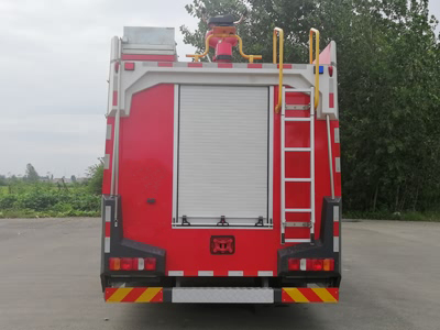 重汽豪沃7m³干粉泡沫联用消防车