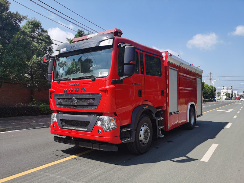 重汽豪沃8m³泡沫消防车