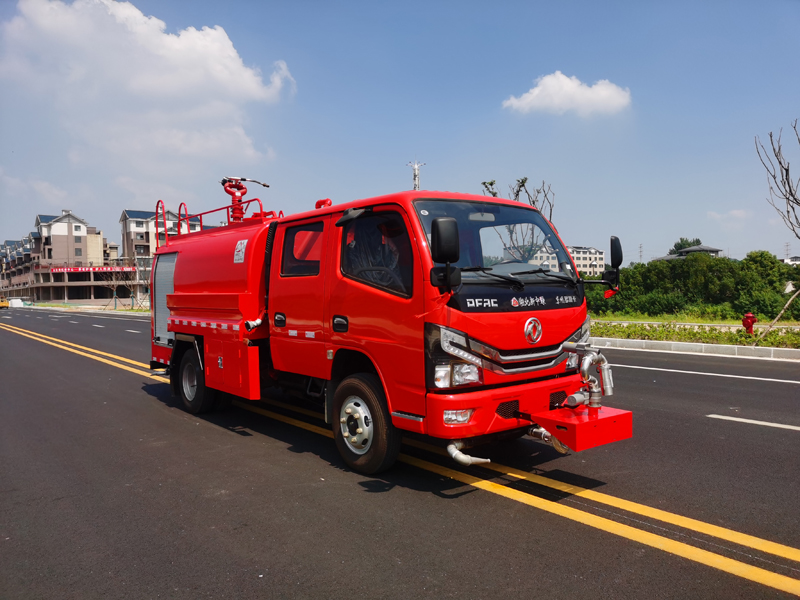 东风多利卡4.5吨水罐消防车