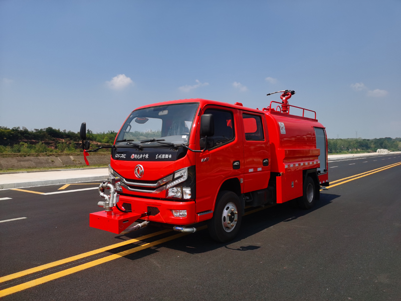 东风多利卡4.5吨水罐消防车