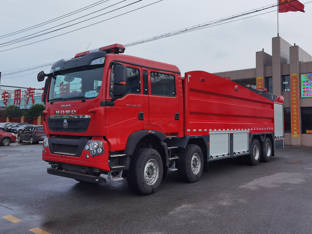 重汽豪沃25m³泡沫消防车