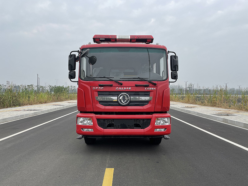 东风8吨水罐消防车