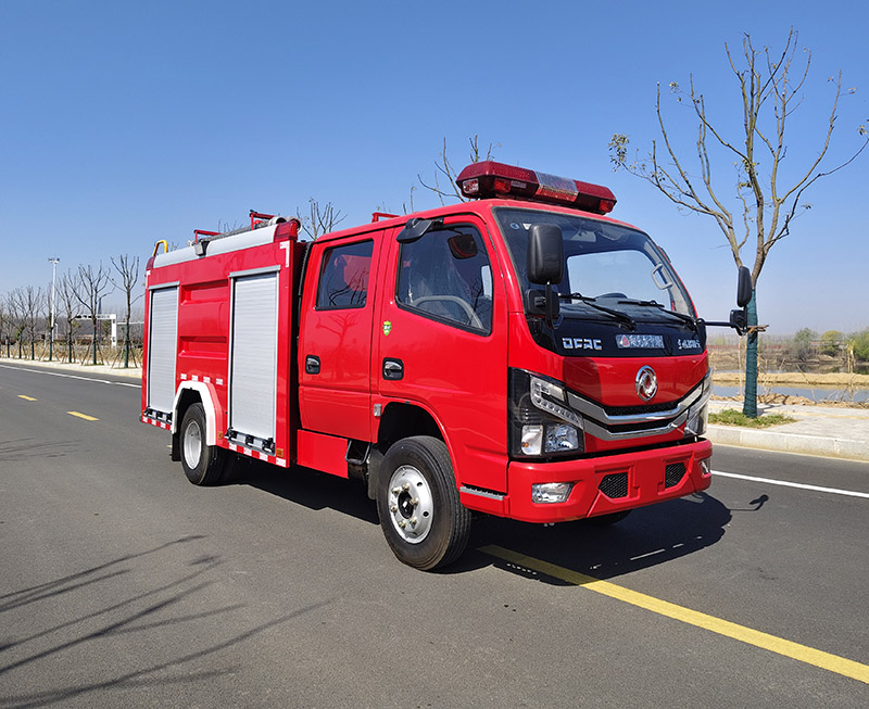 东风2.8吨水罐消防车