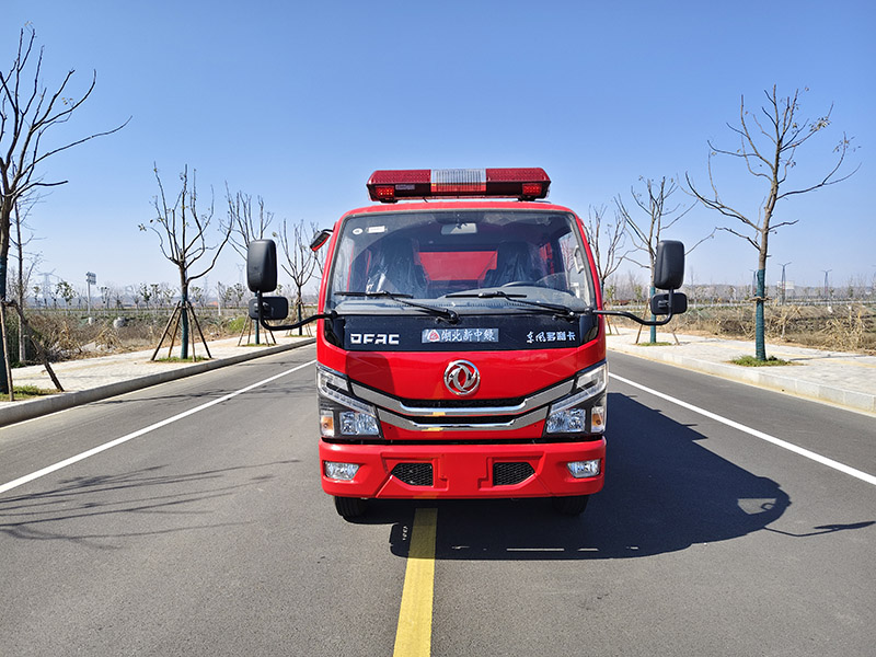 东风2.8吨水罐消防车