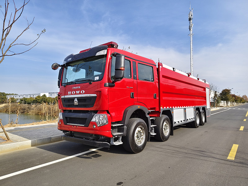 重汽豪沃25m³泡沫消防车