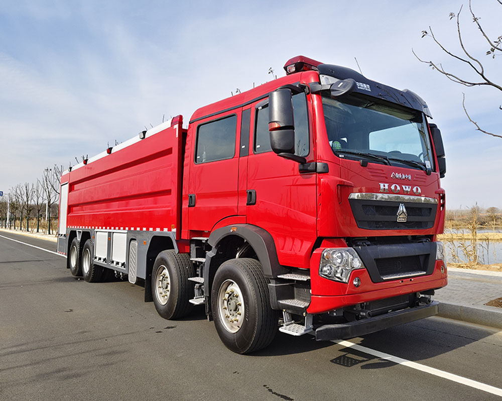 重汽豪沃25m³泡沫消防车