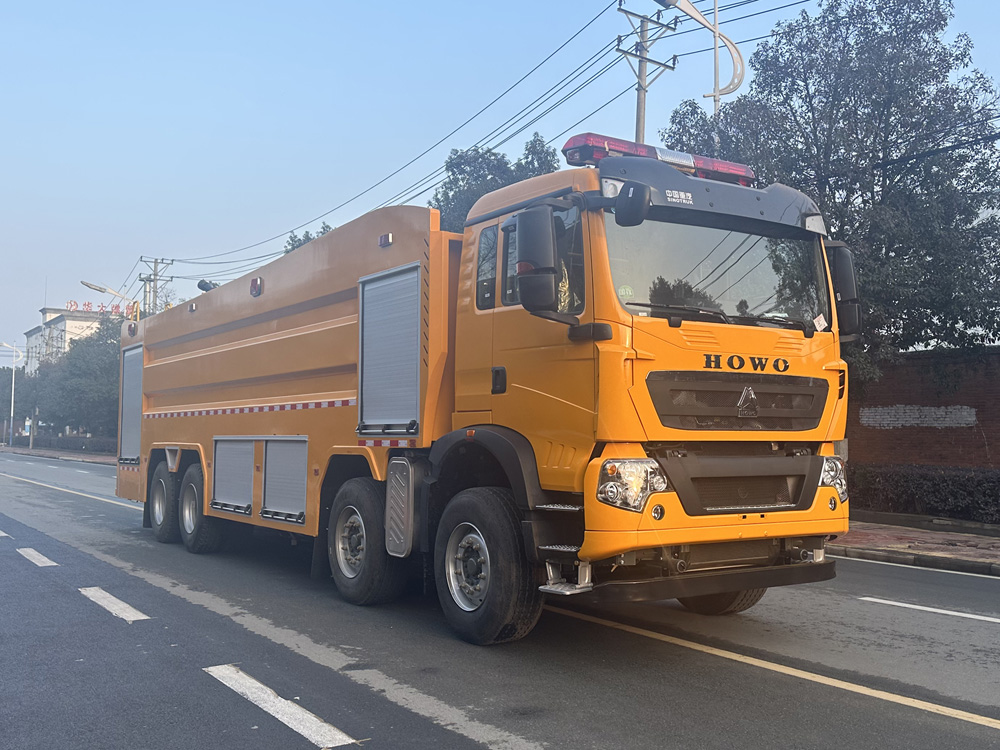 重汽豪沃25m³泡沫消防车