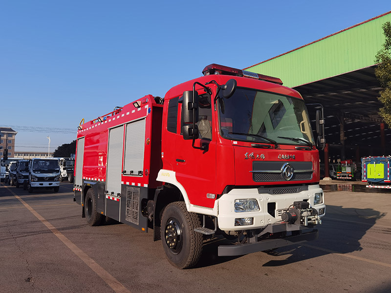 天锦四驱6吨泡沫消防车